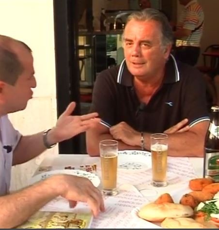 Antonio Giansante a tavola durante la conversazione con Paolo Minnucci.